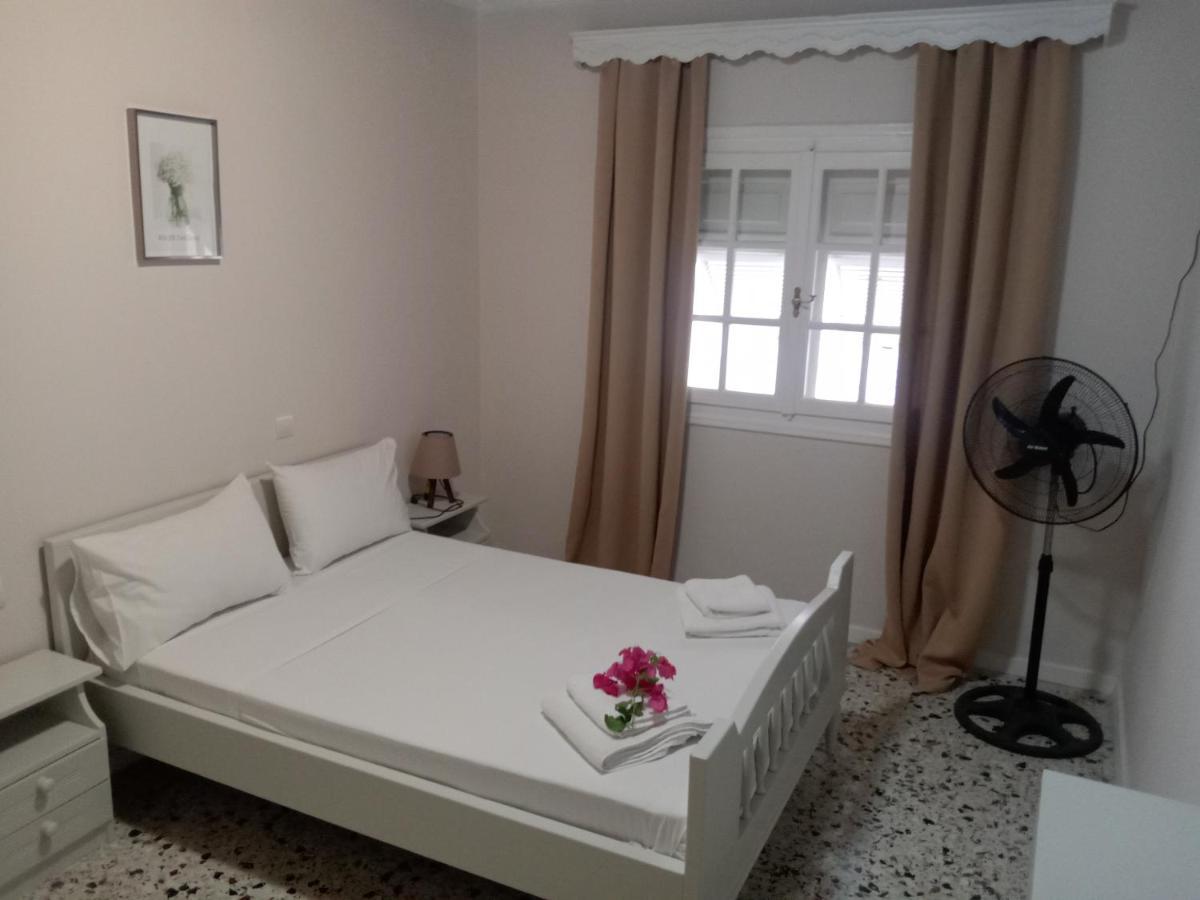 Menegis Apartment Zakynthos Town Ngoại thất bức ảnh